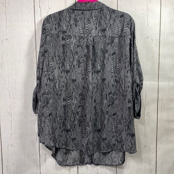 Torrid Plus Size Snakeskin Print Blouse Modern Chic Neutral Top Blouse - Picture 16 of 16